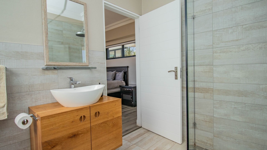 5 Bedroom Property for Sale in The Coves North West